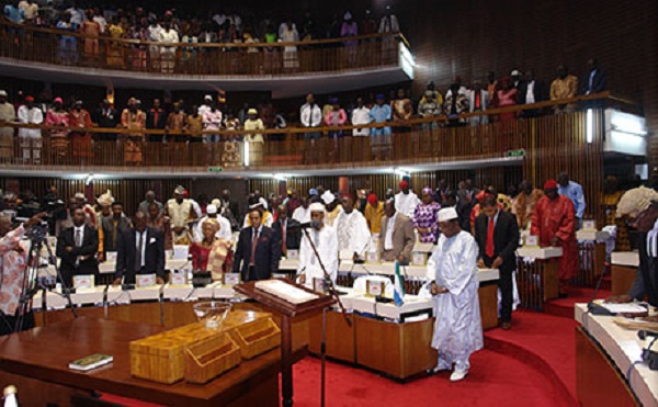 Parliament Members Exchange Slaps Over 2016 Budget