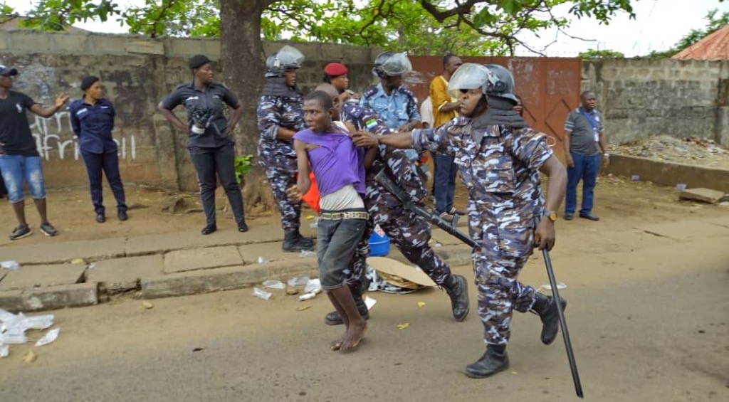 Sierra Leone Police Arrests, Arraigns 16 Armed Robbers in Freetown