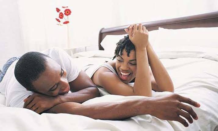 3 Things All Lovers Should do at Night to Make Their Love Grow Stronger