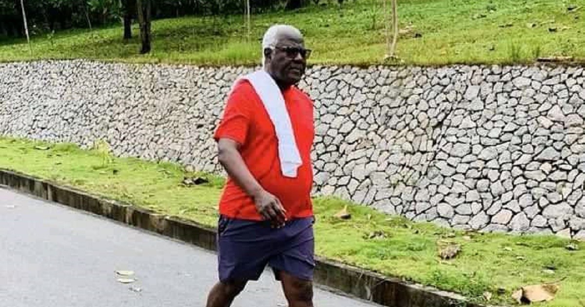Ernest Koroma Returns to Sierra Leone After Receiving a Leadership Award in Niamey, Continues Daily Exercise