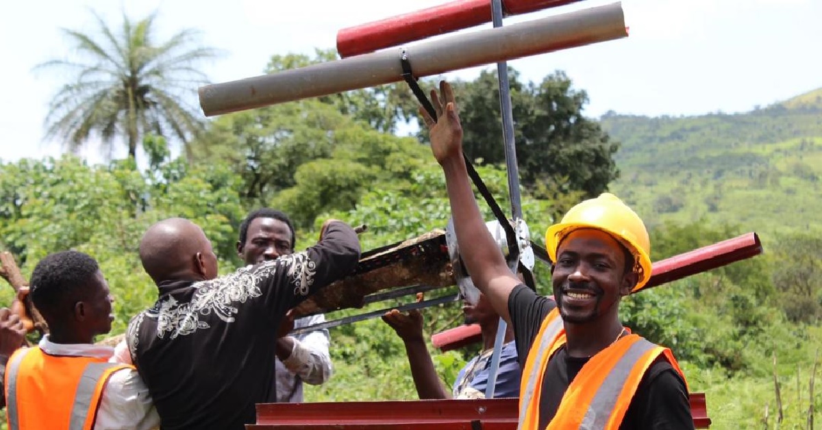Meet Talented Sierra Leonean Innovator Who Built Windmill by Using Scraps