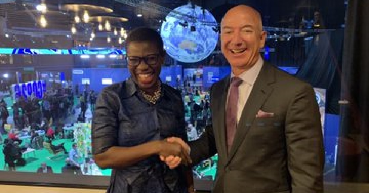 Mayor Yvonne Aki-Sawyerr Meets With Jeff Bezos at COP26 in Glasgow