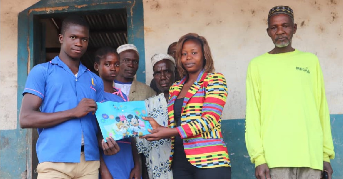 In Line With Free Quality Education…  Journalist Ibrahim Samura Foundation Supports Pupils With Learning Materials