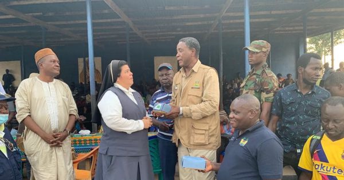 Resident Minister, Alpha Kanu And NDMA Support Kabala Fire Victims With Direct-Cash Transfer
