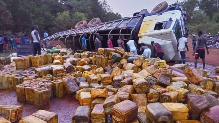 3 Confirmed Dead, Many Trapped as Truck Carrying Oil Tumbles by Mattru Jong