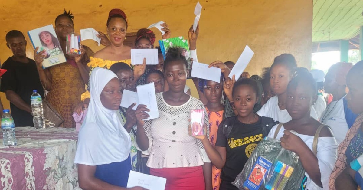 12 Best 2022 BECE Candidates in Daru Receives Educational Support