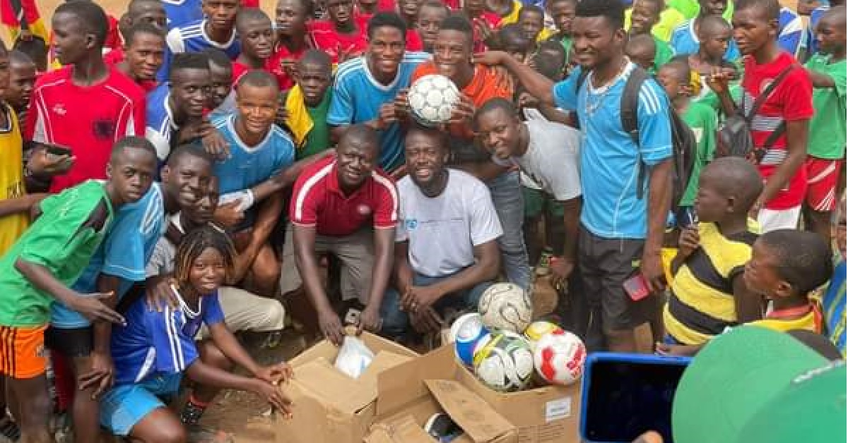 Kei Kamara Meets Winners of Heart Shaped Hands Foundation Giveaways
