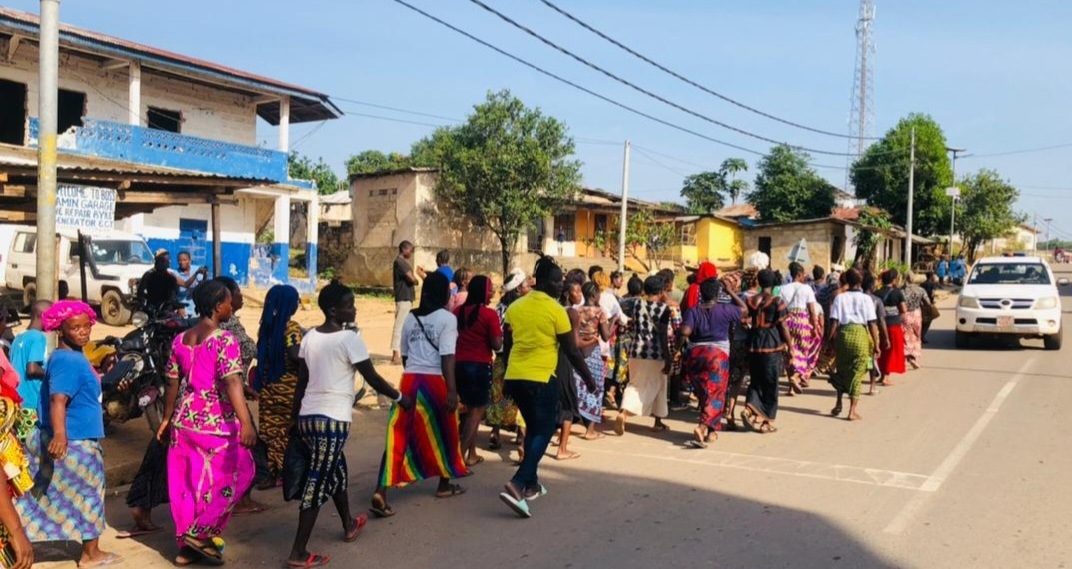 Kono Women Takes to The Streets as Government Officials Allegedly Runaway With Their Voters Slip (Video)