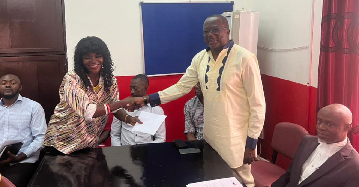 Omrie Golley Donates to APC Grassroots in Freetown