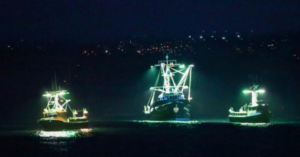 Korean, Chinese Trawlers Accused of Engaging in Illegal Fishing