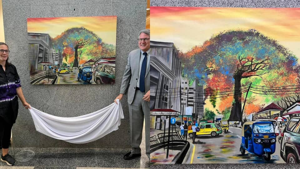 US Ambassador Unveils Painting of Historic Cotton Tree