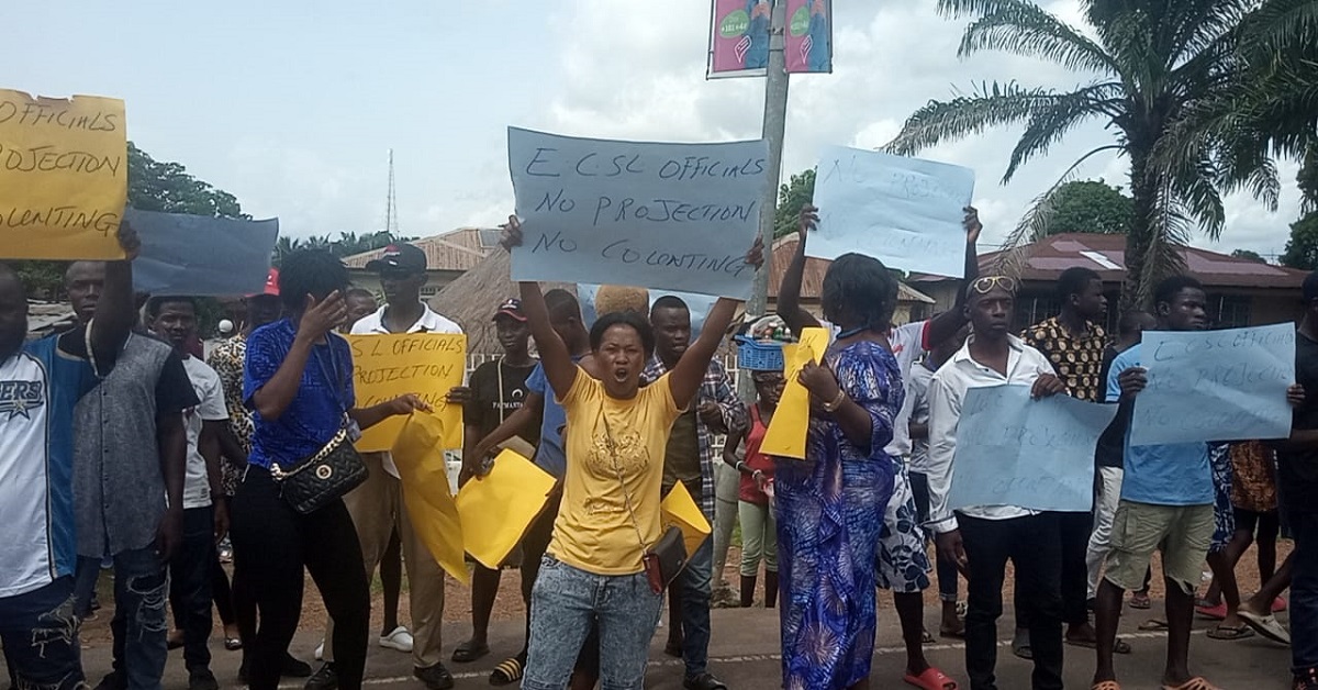 2023 Elections: APC Supporters Storm ECSL Tallying Center in Makeni