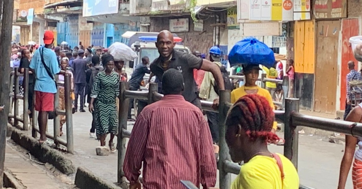 HAPPENING NOW: Abacha Street Traders And Hawkers Clash with Police in Freetown