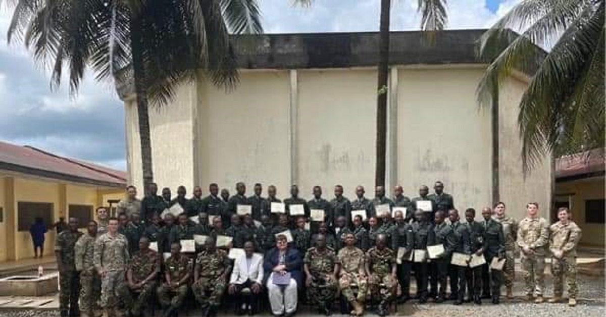 US Ambassador Congratulates 40 Hand RSLAF Soldiers For Completing Training