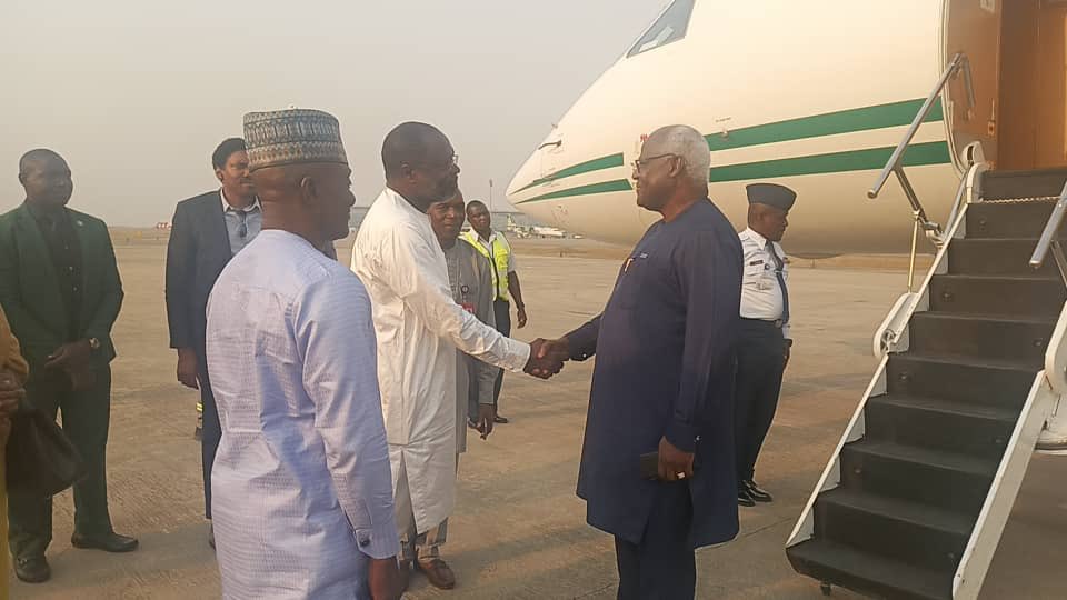 Ex-President Ernest Bai Koroma Arrives Safely in Nigeria