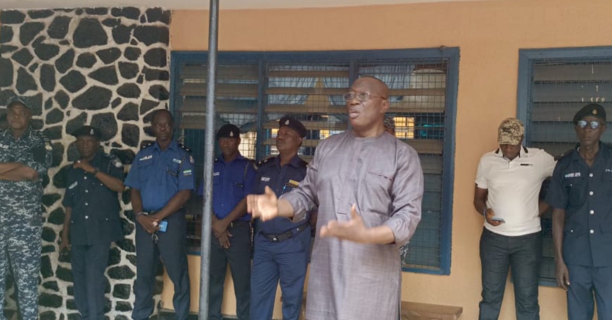 Internal Affairs Minister Tours Pujehun and Mano River Police Division