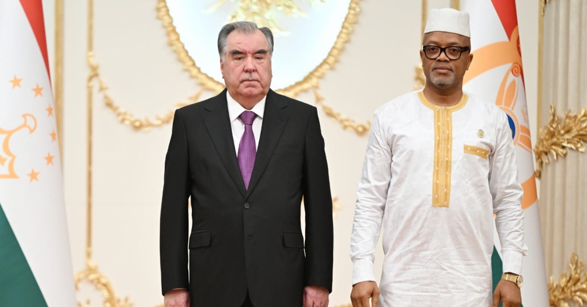 Sierra Leone’s Ambassador to Russia Presents Letter of Credence to Tajikistan President