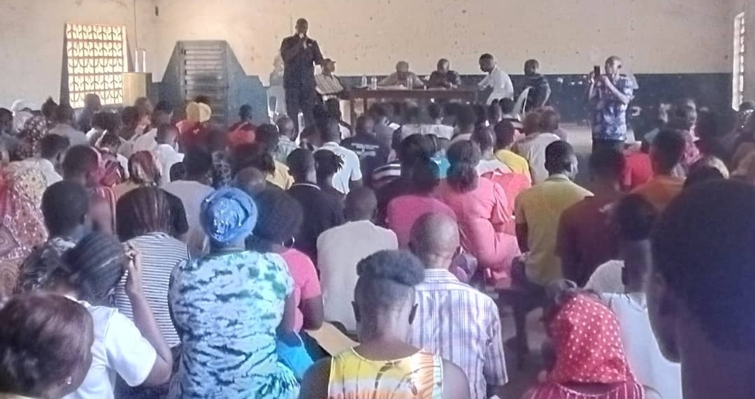 Police Holds Sensitization Meeting For Parents and Guardians at Government Municipal Secondary School