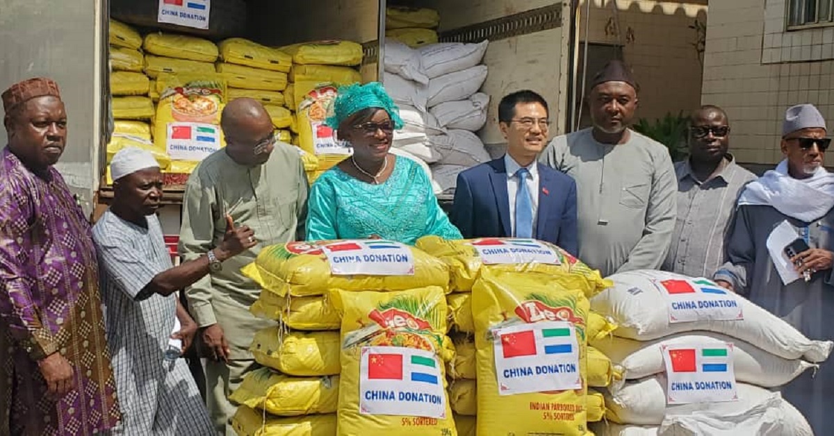 Chinese Embassy Donates 800 Bags of Rice and Food Aid to Minister of Social Welfare for Muslim Communities