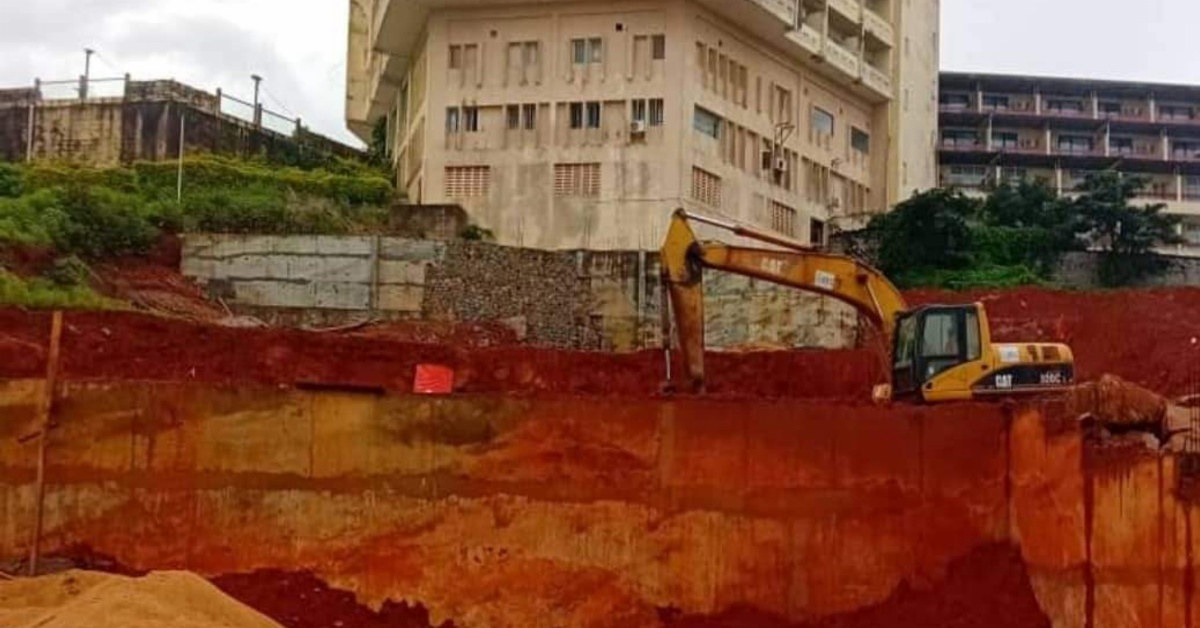 Citizens Raise Concern Over Safety Risk of Excavation Near Bintumani Hotel in Freetown