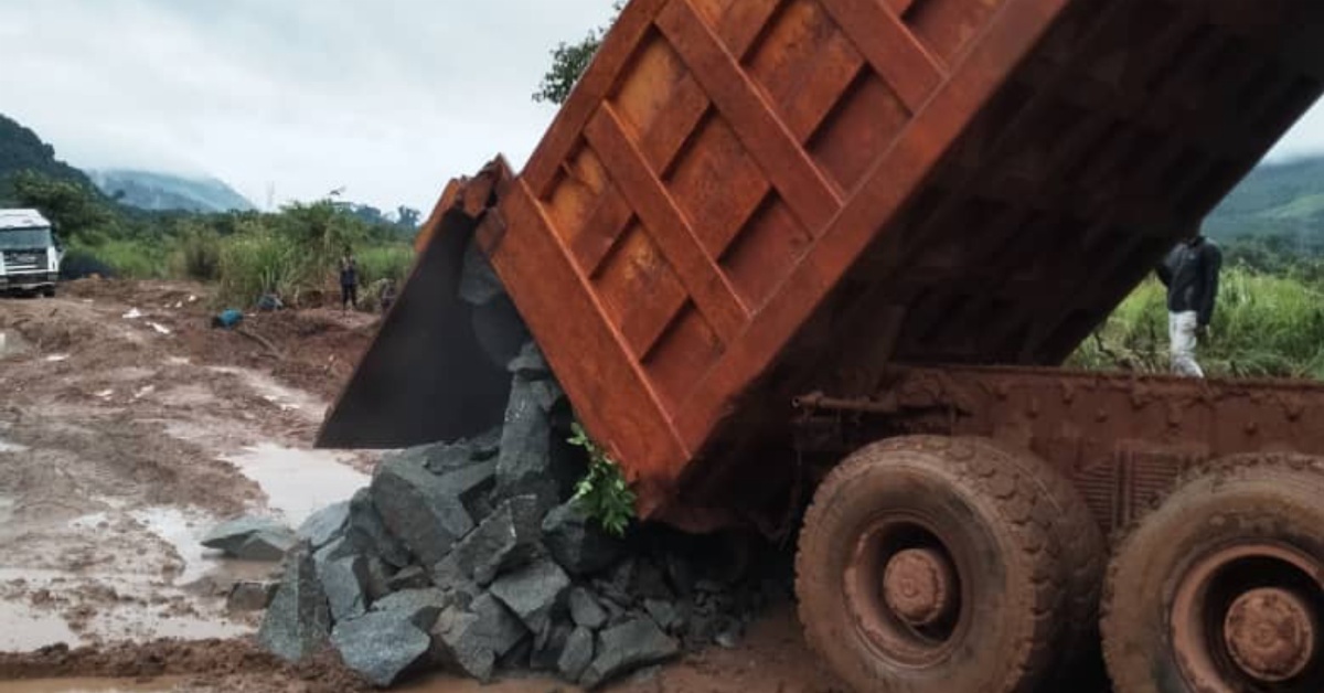 Leone Rock Engages on Maintenance of Bumbuna Magburaka Road